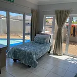 6 Crawford Road, Rondebosch East